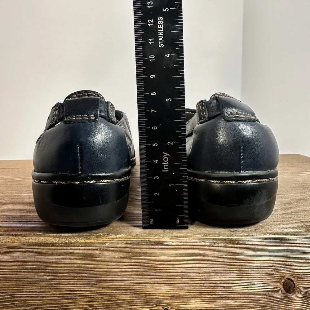 Clarks Evianna Fig4 Loafers Women SZ 8.5M Navy Comfort Slip On Casual Minimalist